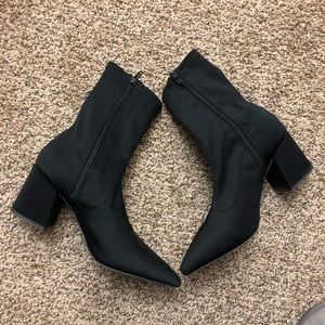 Missguided ankle sock boots pointed toe 7.5